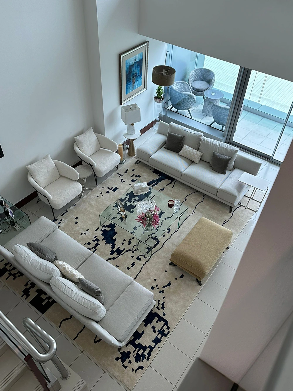 Playful color mix in New Zealand wool and bamboo silk rug