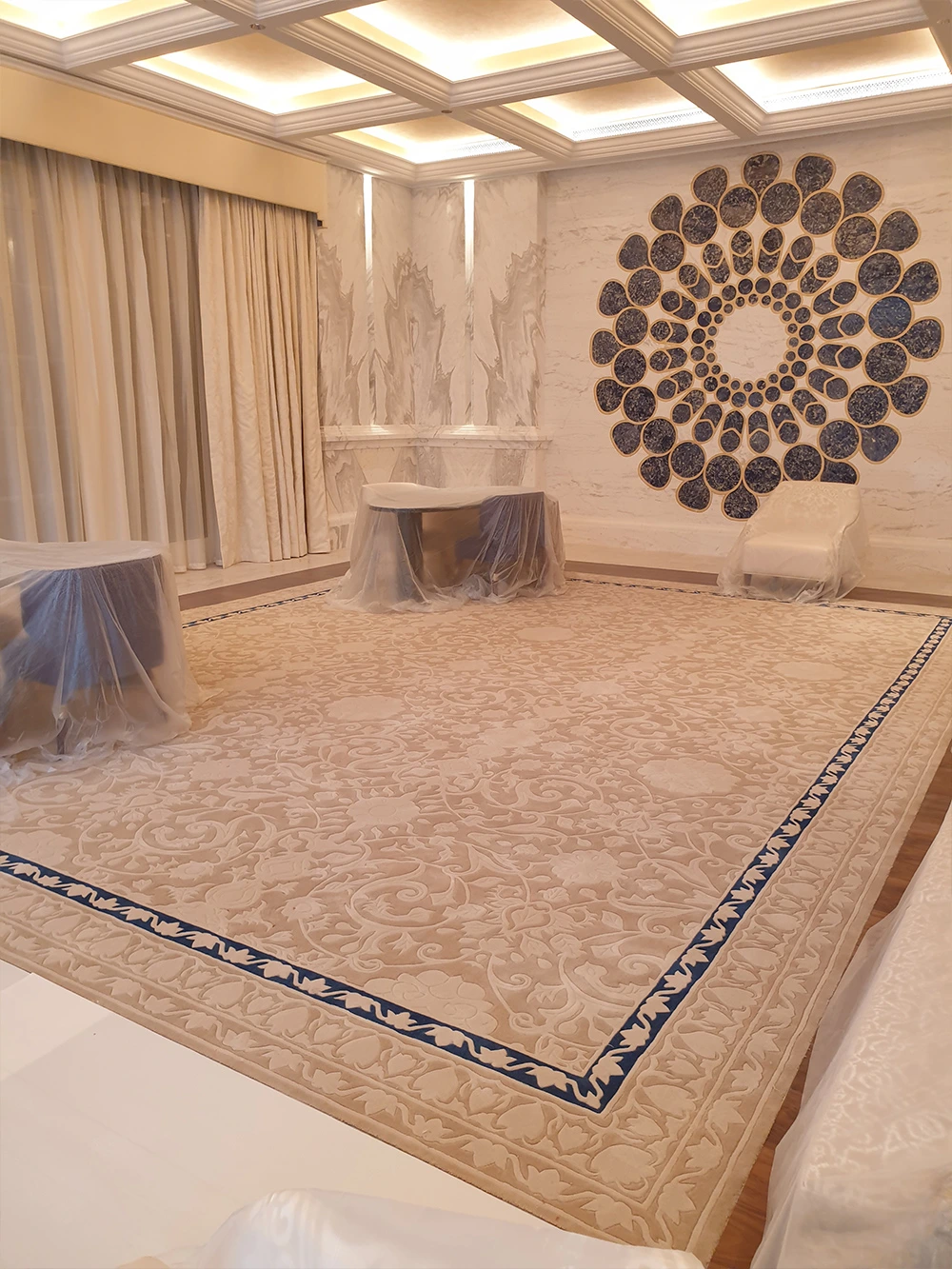 Play of shades textured rug in bamboo silk