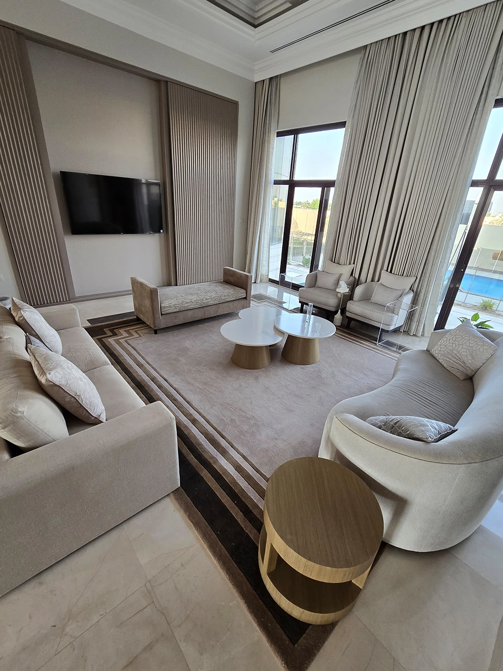 Multiple color shades in bamboo silk luxury rug