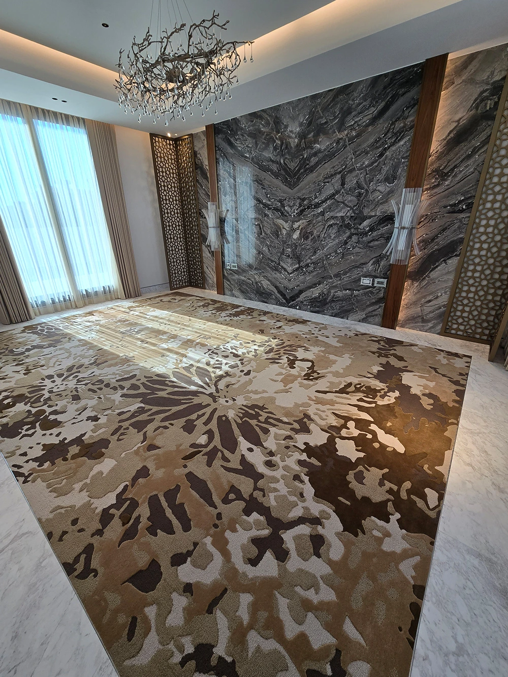 Organic pattern in over-tufted bamboo silk carpet